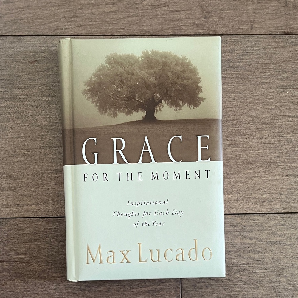 Grace for the Moment by - Inspirational Daily Devotional (Cream/Brown)